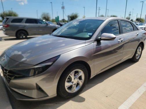 2023 Hyundai ELANTRA SE