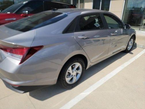 2023 Hyundai ELANTRA SE