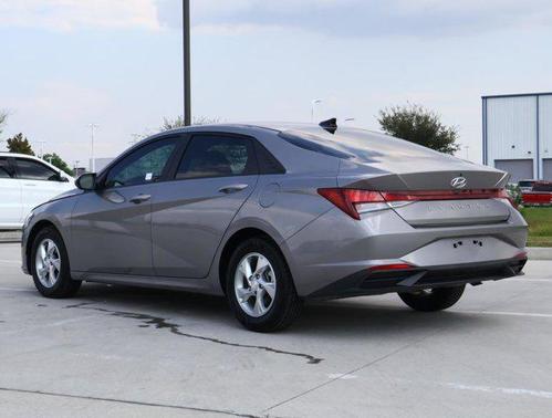 2023 Hyundai ELANTRA SE