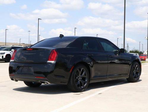 2021 Chrysler 300 Touring