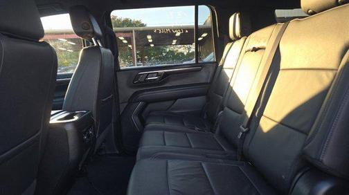 2025 Chevrolet Suburban 4WD Z71