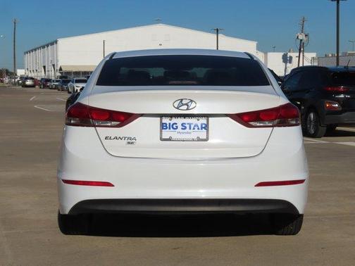 Photo 5 of 22 of 2018 Hyundai Elantra SE
