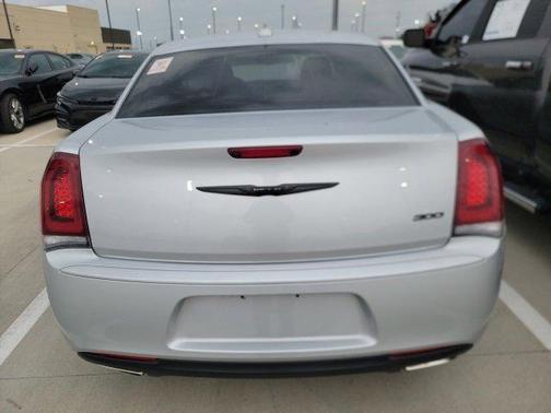 2023 Chrysler 300 Touring