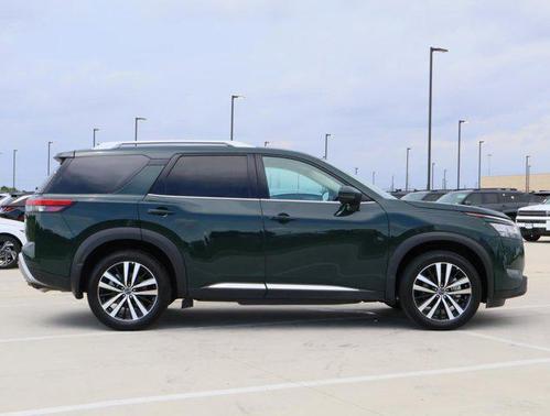 2024 Nissan Pathfinder Platinum FWD