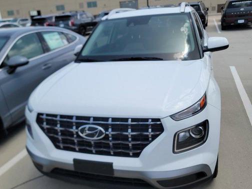 2022 Hyundai VENUE SEL