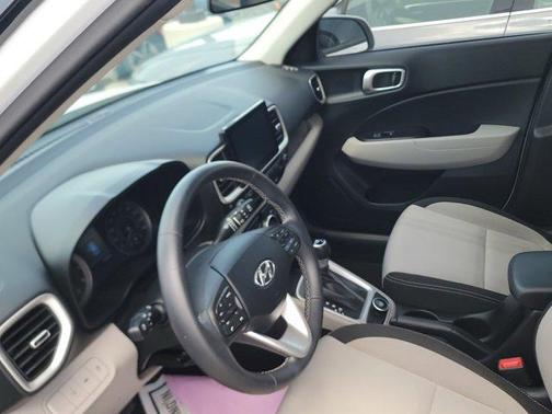 2022 Hyundai VENUE SEL