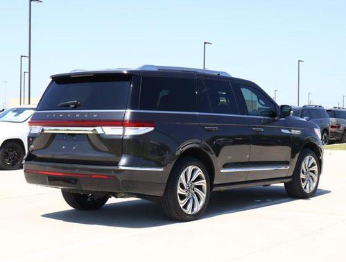 2022 Lincoln Navigator Reserve