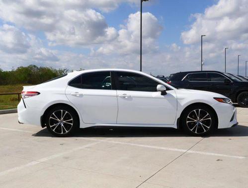 2019 Toyota Camry SE