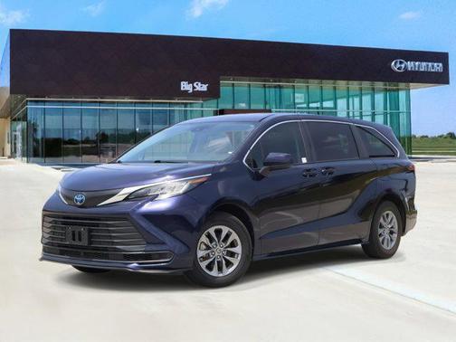 2022 Toyota Sienna LE