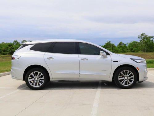 2022 Buick Enclave FWD Avenir