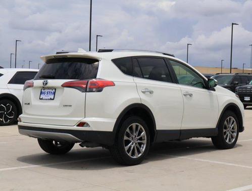 2017 Toyota RAV4 SE