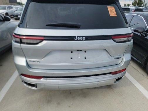 2022 Jeep Grand Cherokee Summit