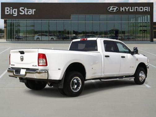 2024 RAM 3500 Big Horn Crew Cab 4x4 8' Box