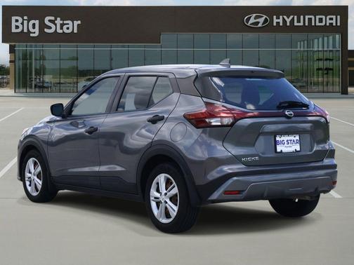 Gun Metallic 2022 Nissan Kicks S