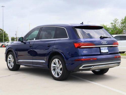 2022 Audi Q7 45 Premium Plus