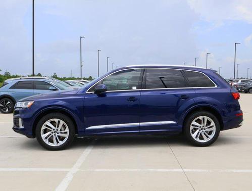 2022 Audi Q7 45 Premium Plus
