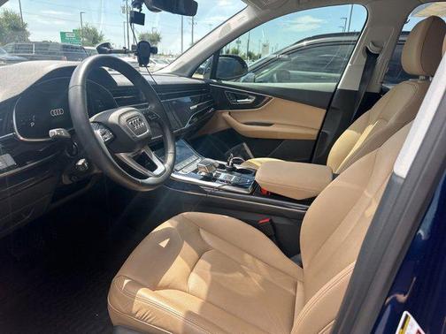 2022 Audi Q7 45 Premium Plus
