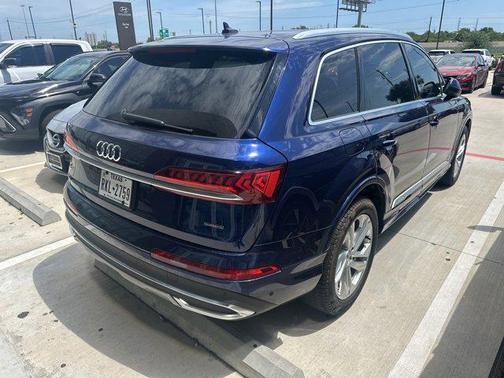 2022 Audi Q7 45 Premium Plus