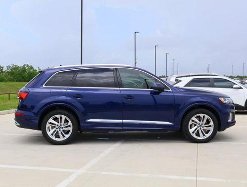 2022 Audi Q7 45 Premium Plus