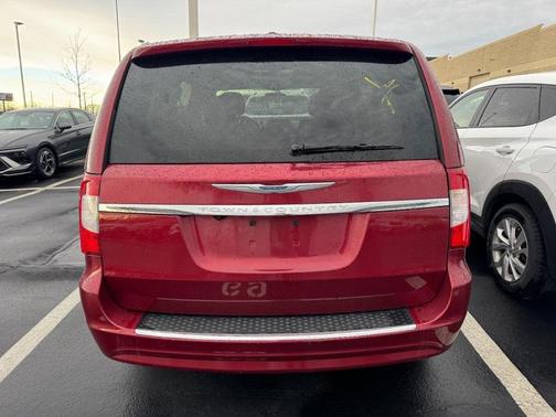 2015 Chrysler Town & Country LX