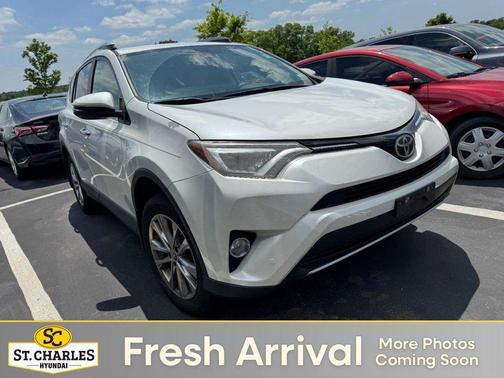 Blizzard Pearl 2017 Toyota RAV4 Limited