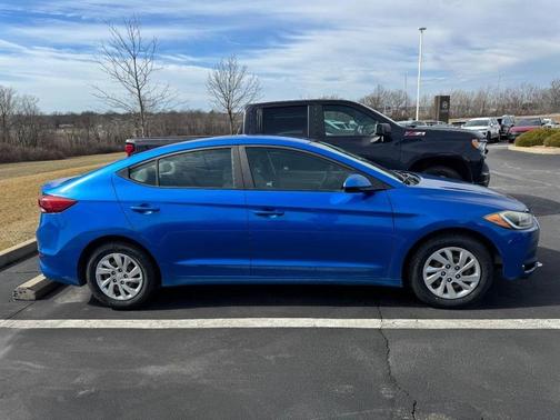 2018 Hyundai ELANTRA SE