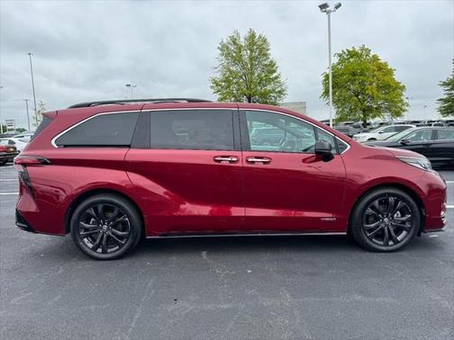 2021 Toyota Sienna XSE 7 Passenger