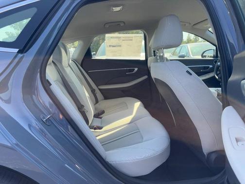 2026 Hyundai SONATA Hybrid Base
