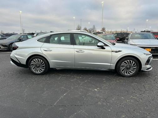 2026 Hyundai SONATA Hybrid SE