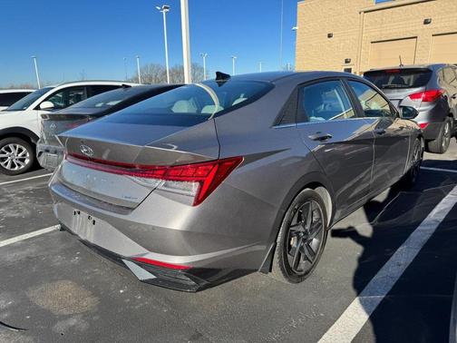 2022 Hyundai ELANTRA Limited