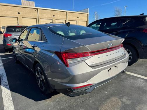 2022 Hyundai ELANTRA Limited