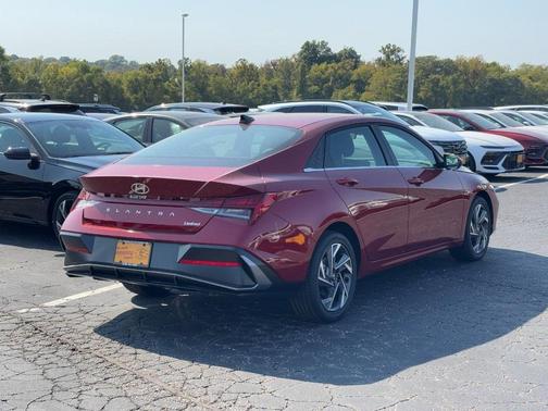 2025 Hyundai ELANTRA Limited