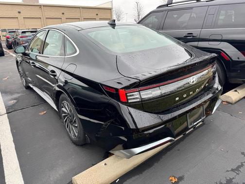 2024 Hyundai SONATA Hybrid Limited