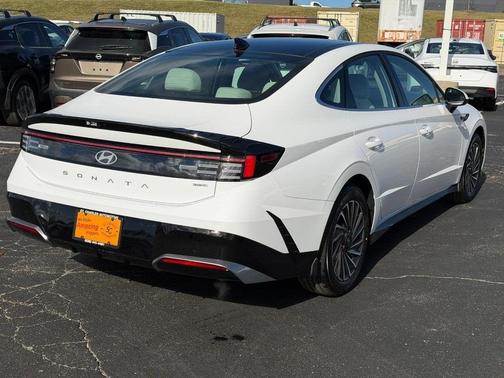 2026 Hyundai SONATA Hybrid SE