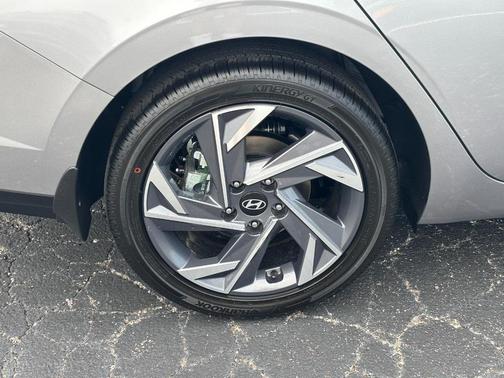 2025 Hyundai ELANTRA HEV Limited