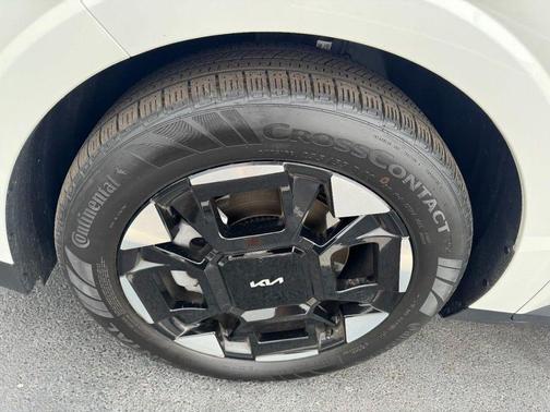 Snow White Pearl 2026 Kia Carnival EX