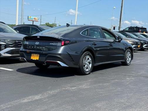2025 Hyundai SONATA SE