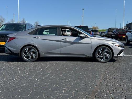2025 Hyundai ELANTRA Limited