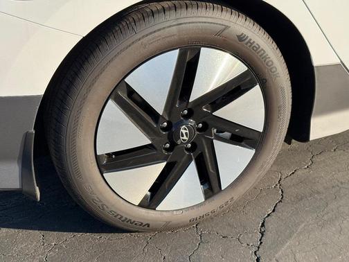 2025 Hyundai IONIQ 6 SE