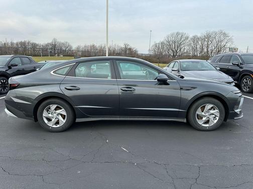 2025 Hyundai SONATA SE
