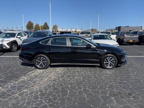 2026 Hyundai SONATA Hybrid Base