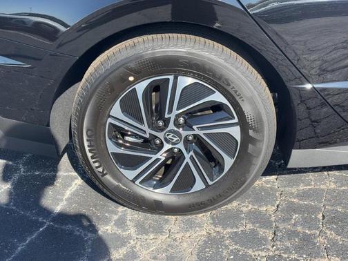 2026 Hyundai SONATA Hybrid Base