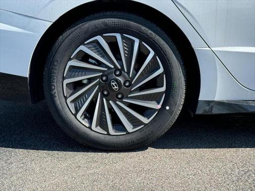 2025 Hyundai SONATA Hybrid SE
