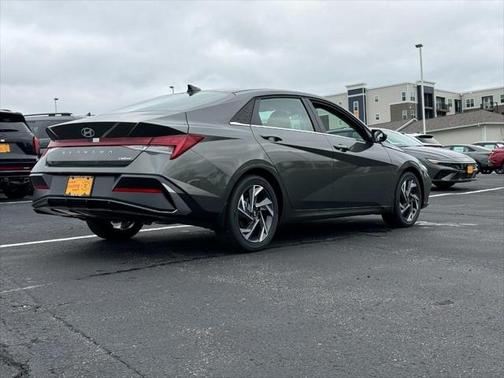 2025 Hyundai ELANTRA Limited