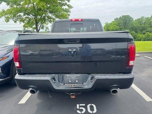 Brilliant Black Crystal Pearlcoat 2016 RAM 1500 Sport