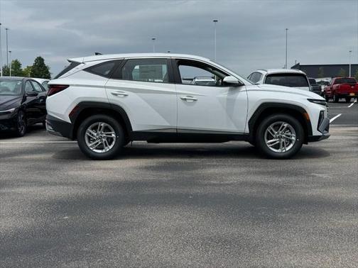 2025 Hyundai TUCSON SE