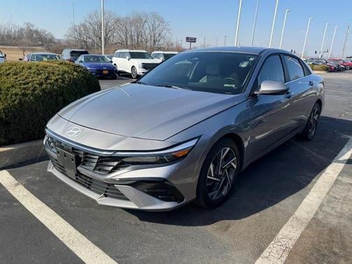 2025 Hyundai ELANTRA Limited