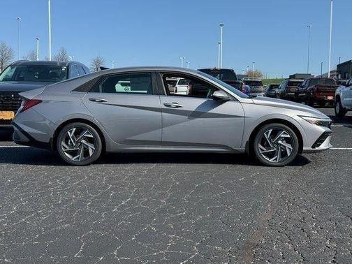 Fluid Metal 2025 Hyundai ELANTRA HEV Limited