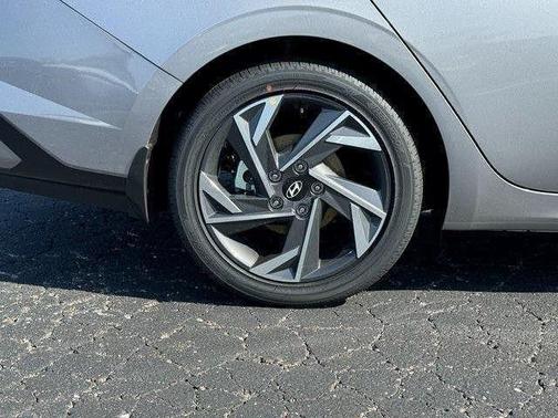 Fluid Metal 2025 Hyundai ELANTRA HEV Limited