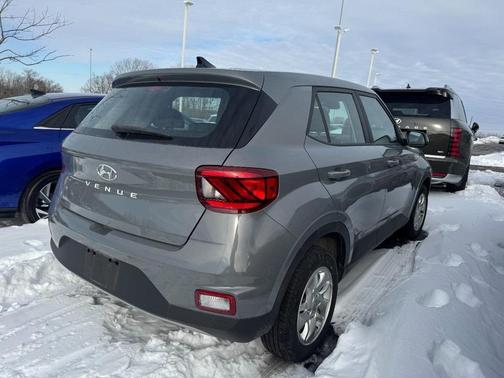 2022 Hyundai VENUE SE